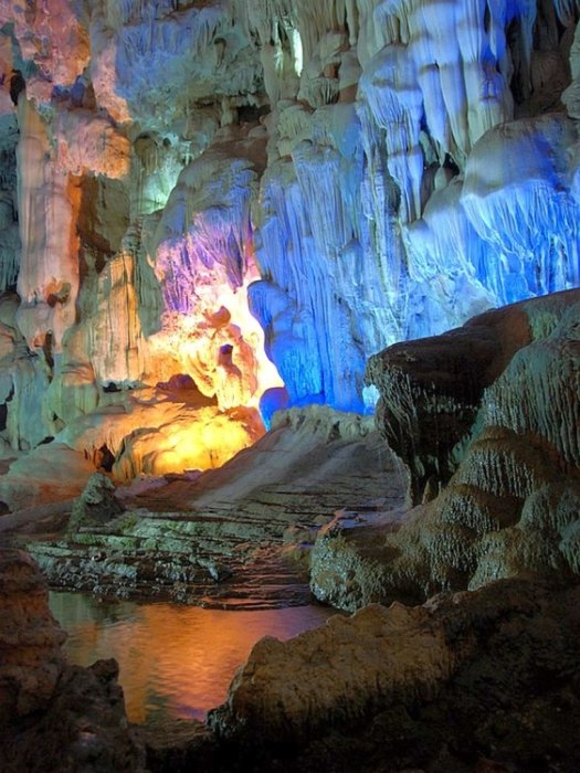 Пещеры бухты Халонг
