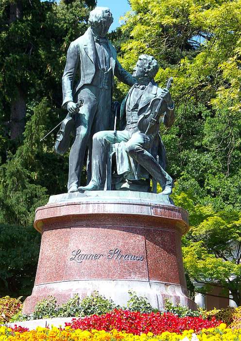 Памятник композиторам Йозефу Ланнеру и Иоганну Штраусу, Баден